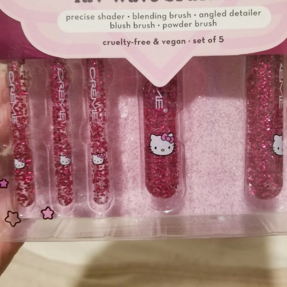 Hello Kitty Luv Wave Brush Set